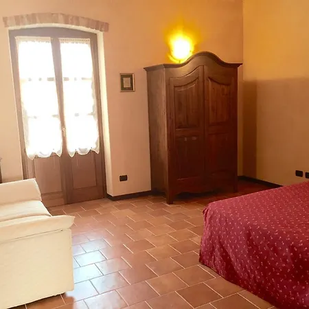 Konukevi Cascina Stralla 3*